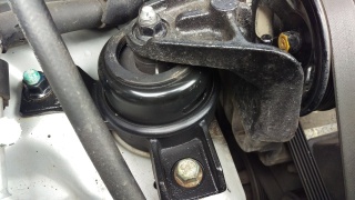 Замена опоры двигателя Nissan Qashqai+2  в Жуковском